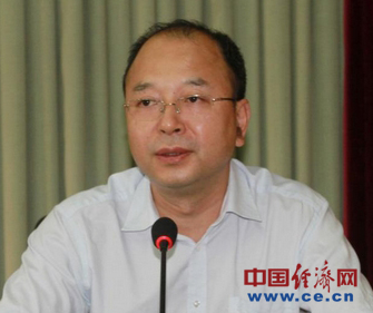 朱斌，男，汉族，中共党员，1968年7月生，安徽凤阳人，1990年7月参加工作，大学学历，高级工商管理硕士。