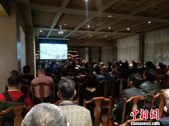巴西华人协会组织圣保罗侨胞观看北京阅兵直播中国华人阅兵