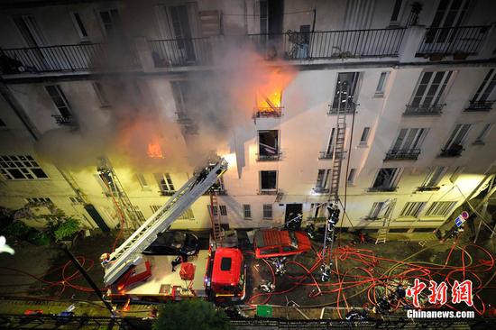 巴黎北部一栋公寓火灾造成8人死亡4人受伤