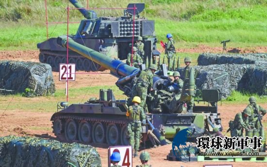 10日，台湾汉光军演新竹坑子口反舟波重炮射击演练现场。