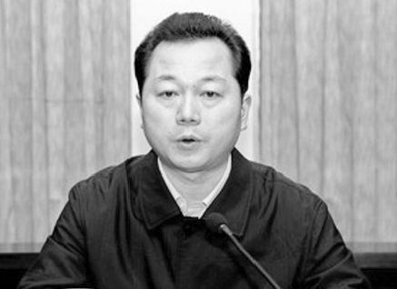 贿选案的起底主角——南充市委原常委杨建华。