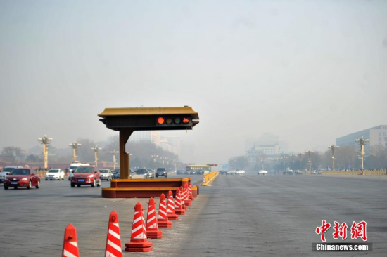 资料图： 北京雾霾“袭击”2015年情人节，北京城区重度污染。月日有机