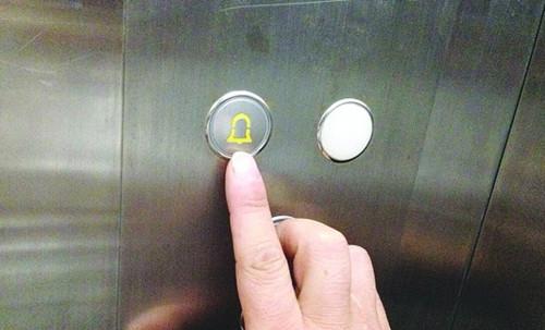湖北安监暗访商场电梯：报警器无人应答检测却合格
