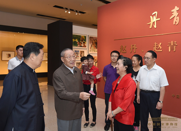 9月4日，李岚清同志参观“丹青传情——赵丹、赵青父女绘画联展”。