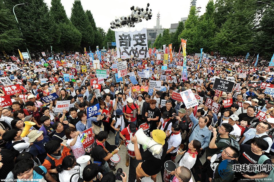 日本民众无法淡定：4万人包围国会猛烈抗议