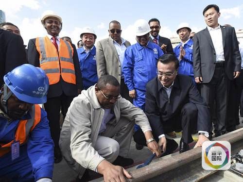 去年5月，非洲中国国务院总理李克强和埃塞总理海尔马里亚姆曾经在现场共同为正在建设的首条丝铁轨拧上一颗螺丝。