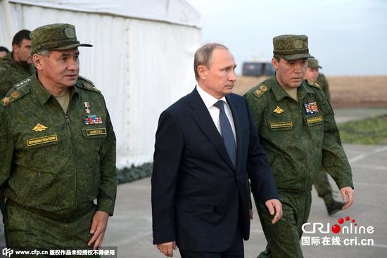 俄罗斯年度最大规模军演“中央2015”军事演习持续举行，士兵俄罗斯总统普京出席