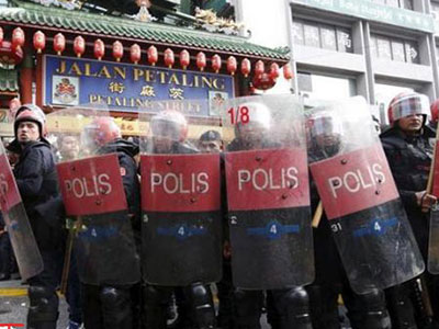 马来西亚反华游行 海报称华人参加净选盟准备浴血