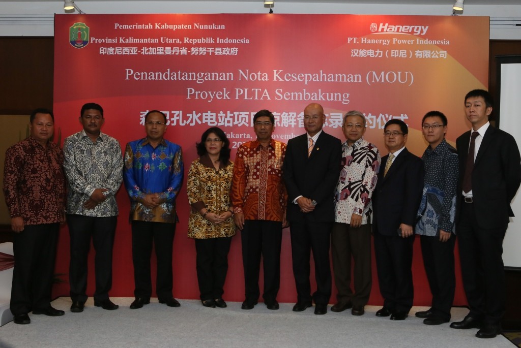 11月14日，印度尼西亚北加里曼丹省努努干县政府与汉能签署了关于森巴孔河水电项目的合作备忘录