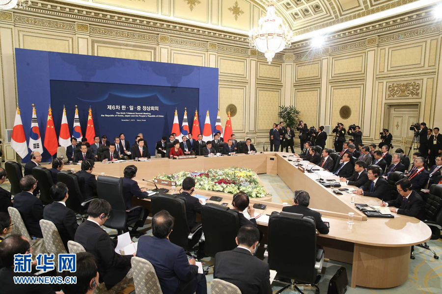 11月1日，国务院总理李克强在韩国首尔出席第六次中日韩领导人会议。 新华社记者 姚大伟 摄