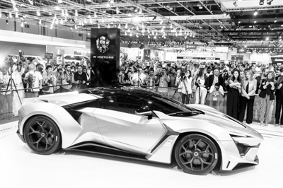 2015年迪拜国际车展在阿联酋迪拜国际贸易中心开幕