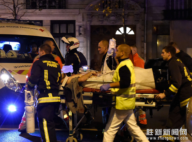 [国际新闻最近新闻]巴黎恐袭 遇难人数上升至197人（图）