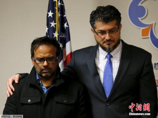 当地时间12月2日，美国加州阿纳海姆，加州枪击案嫌犯赛义德·法鲁克的姐夫Farhan Khan出席新闻发布会。