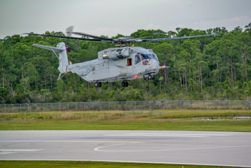 10月27日，直洲对CH-53K原型机实现首飞。升机手滞