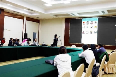 8月16日，寿光市检察院会议室，正在研讨即将上线的“掌上检察院”APP。